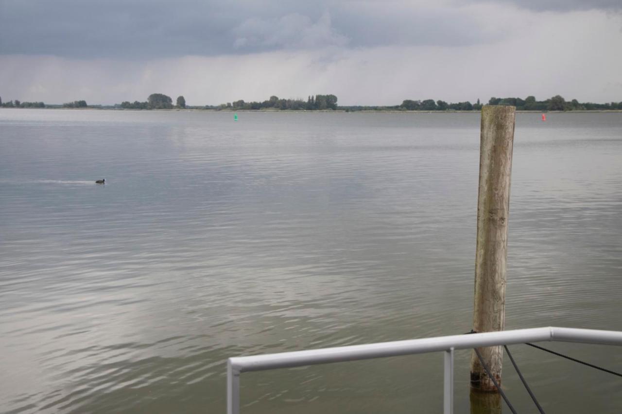 Houseboat Uitzicht Over Veluwemeer, Natuurlokatie, Prachtige Vergezichten بيدينغويزين المظهر الخارجي الصورة